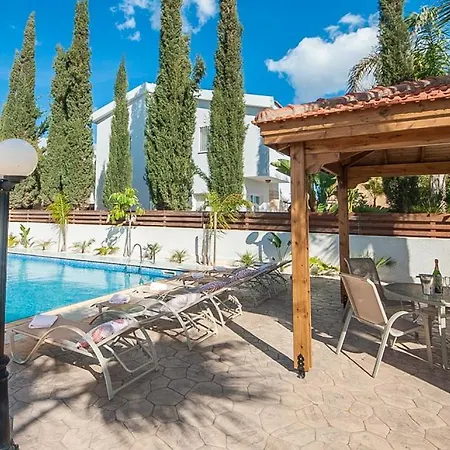 Stefanie Vilă Ayia Napa