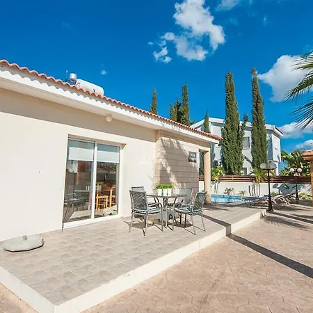 Stefanie Vilă Ayia Napa