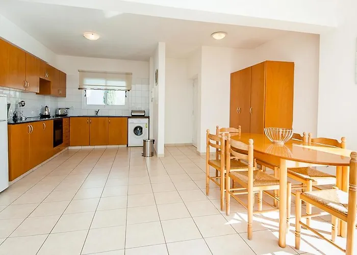 Stefanie Vilă Ayia Napa