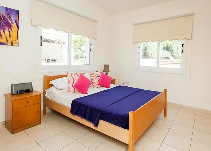 Stefanie * Αγία Νάπα